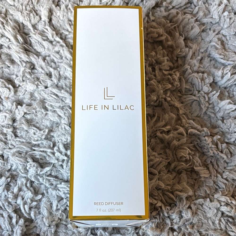 Life In Lilac Reed Diffuser- Holiday Dreams - Picture 2 of 4